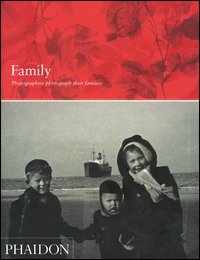 Family. Photographers photograph their families. Ediz. illustrata