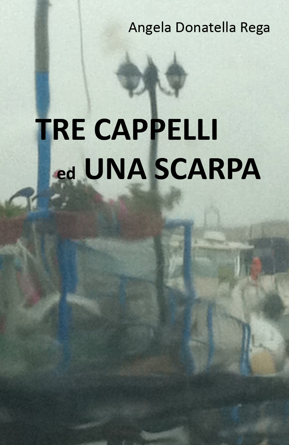 Tre cappelli ed una scarpa