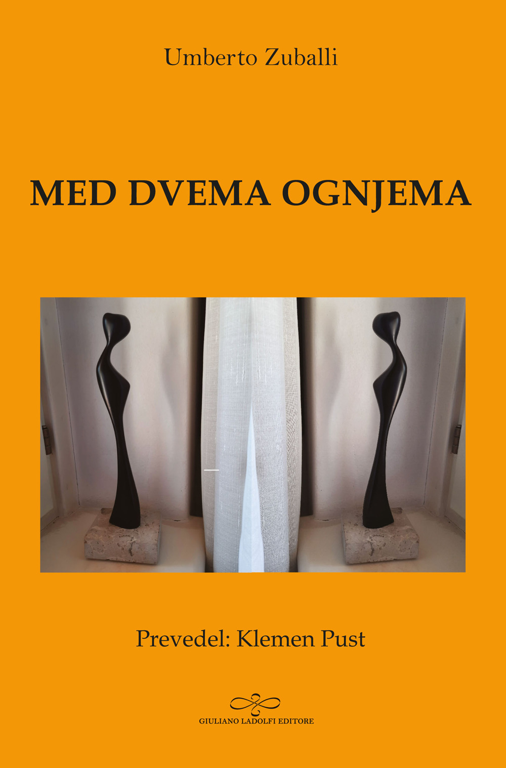 Med dvema ognjema