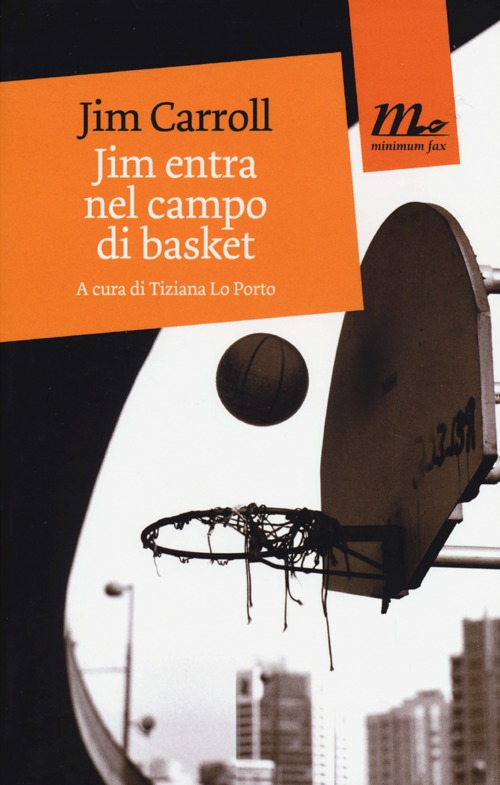 Jim entra nel campo di basket