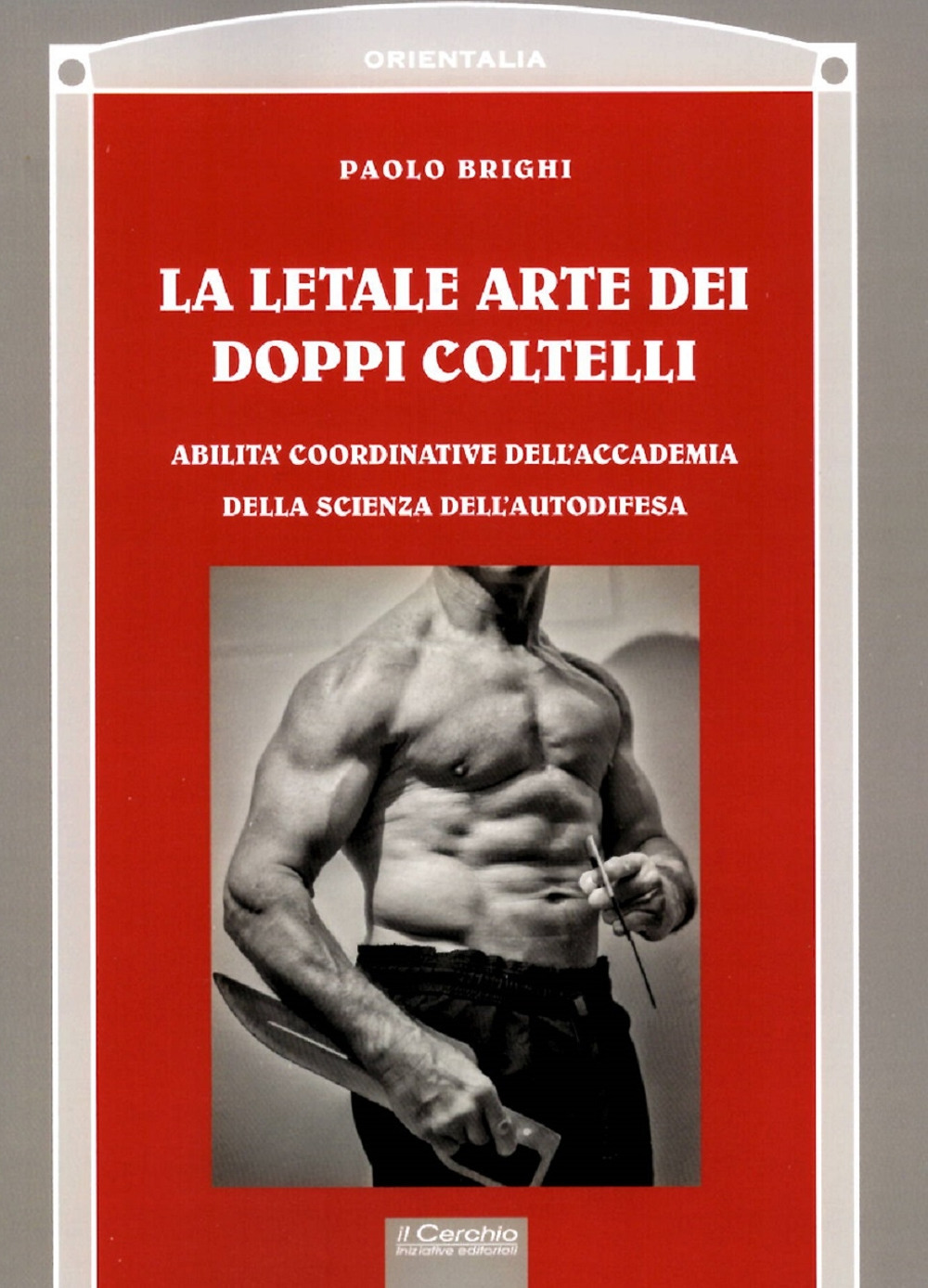 La letale arte dei doppi coltelli. Abilità coordinative dell'Accademia della scienza dell'autodifesa