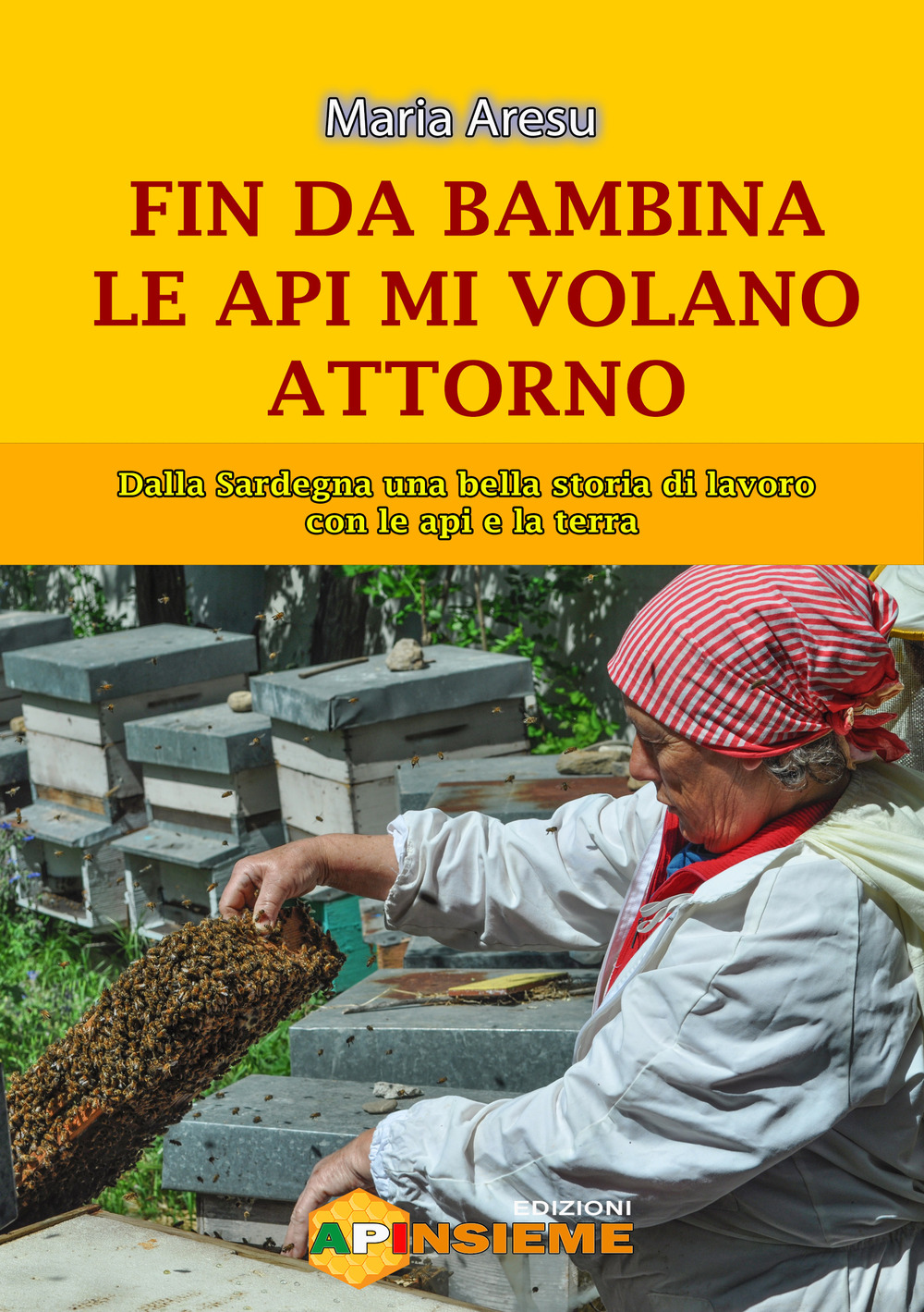 Fin da bambina le api mi volano attorno. Dalla Sardegna una bella storia di lavoro con le api e la terra