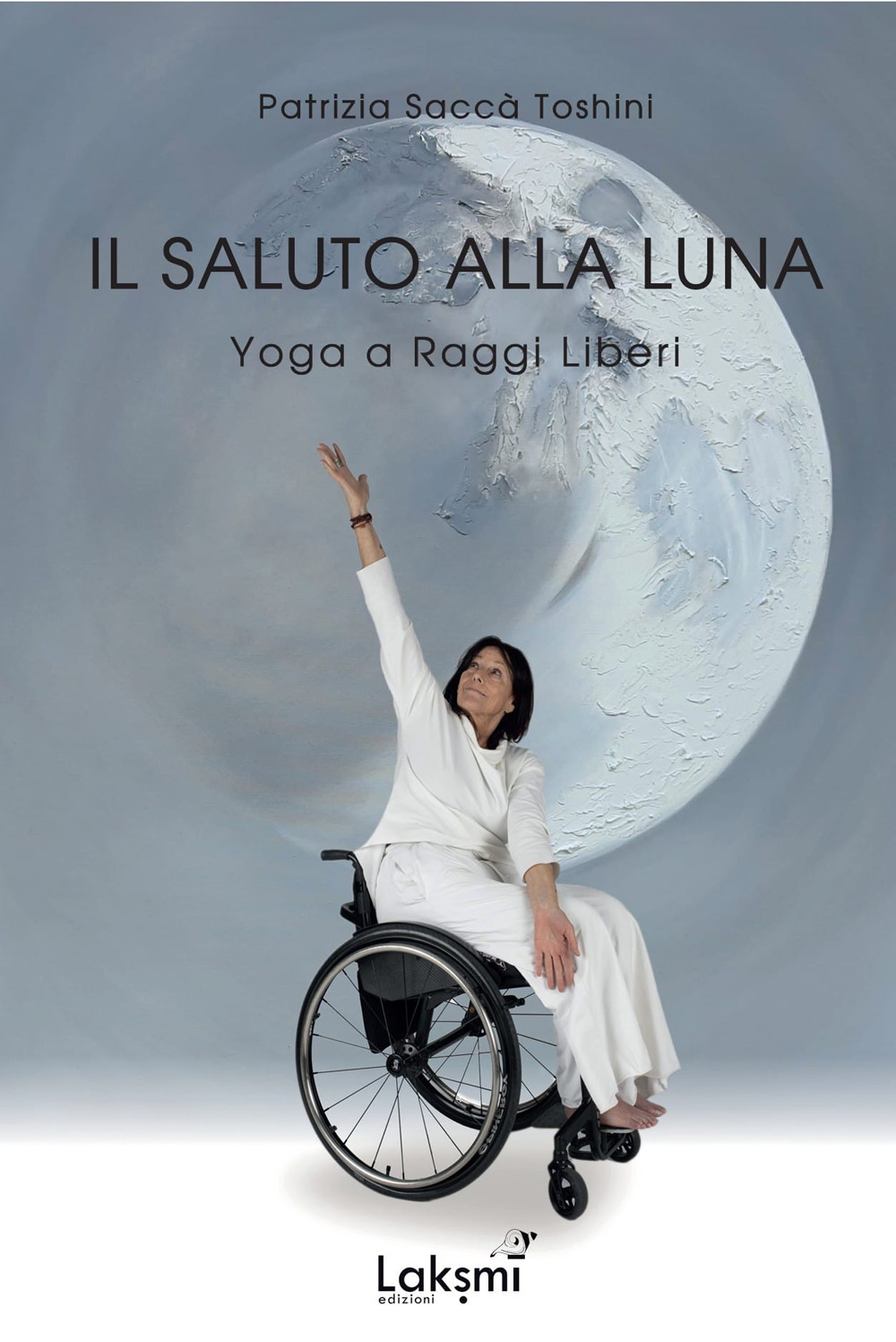 Il saluto alla luna. Yoga a raggi liberi