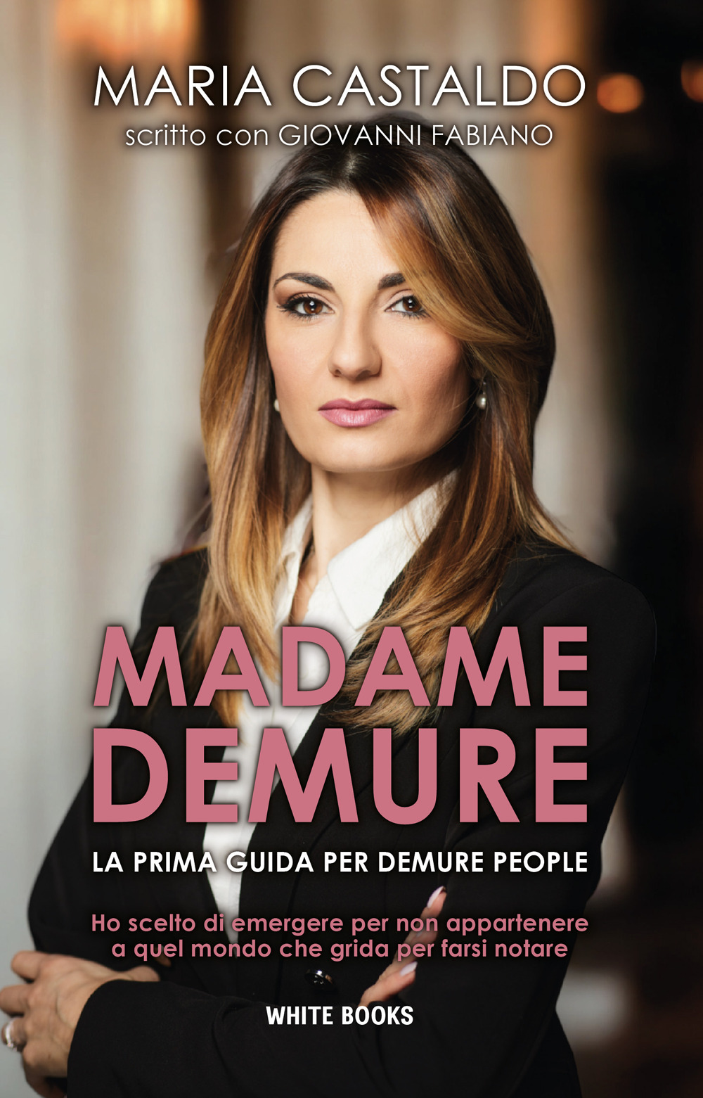 Madame Demure. La prima guida per Demure People. Ediz. multilingue